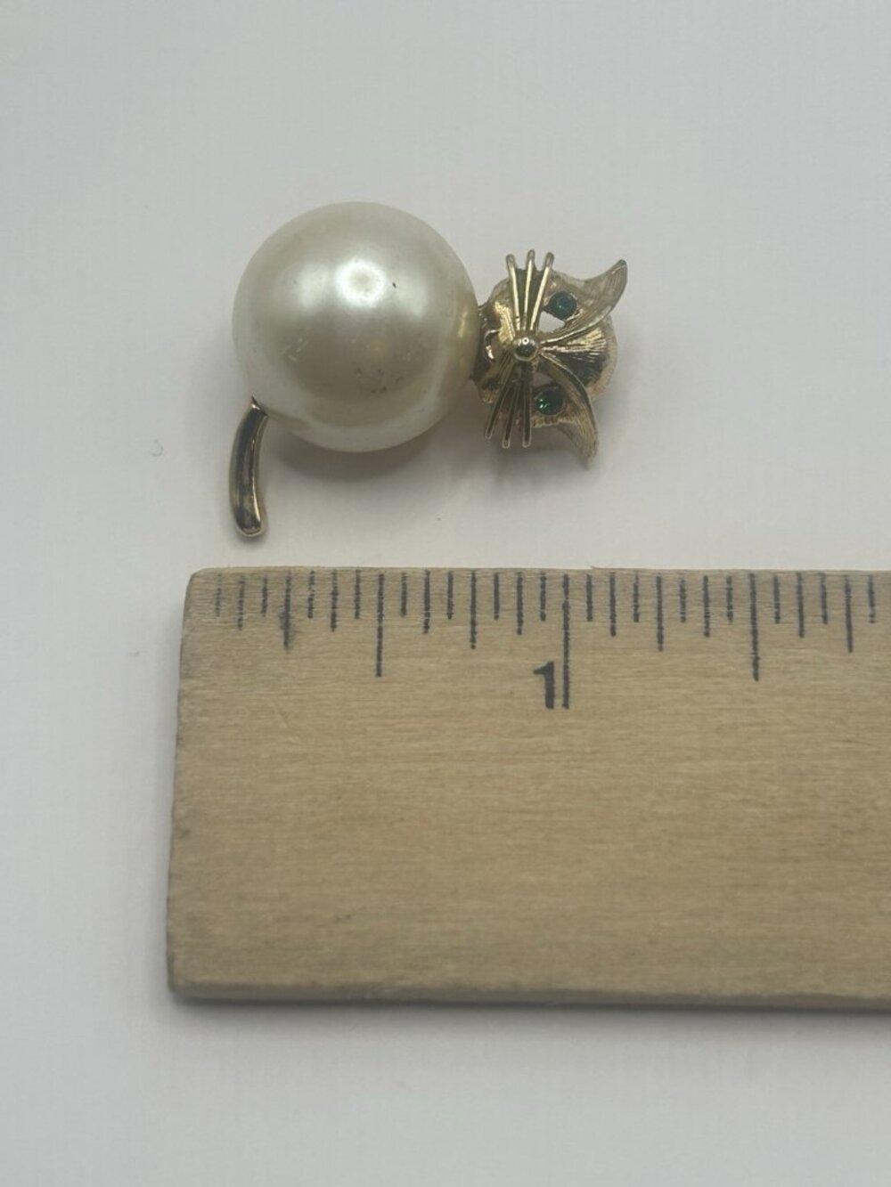 Vintage Marvella Gold Tone Green Rhinestone Eyes Faux Pearl Body Cat Brooch - Picture 8 of 10